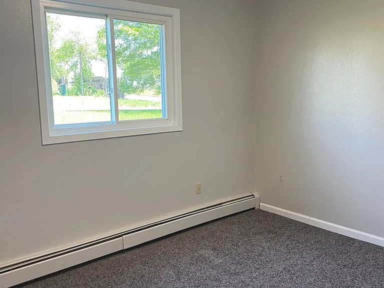 BP - 1213 8 Plex — Photo 1