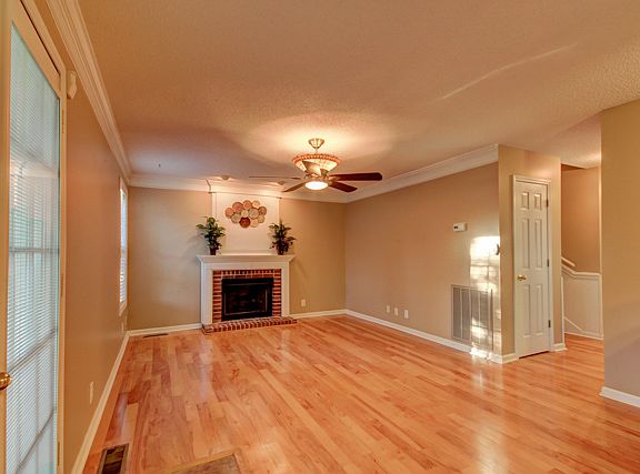 2nd image of 2914 Heatherfield Dr