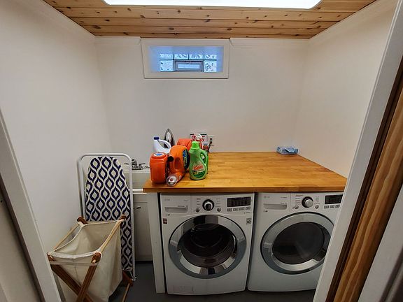 4th image of 1522 2nd St NE #1522