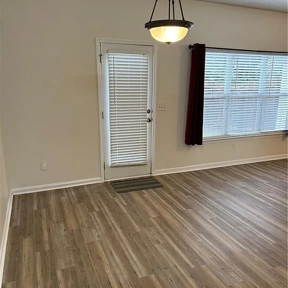 100 Eagle Glen Dr NE — Photo 4