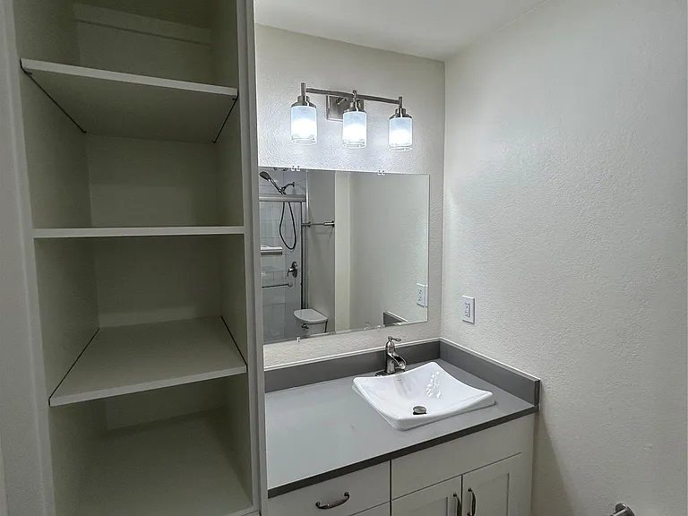 100 Bay Point Dr #7 — Photo 7