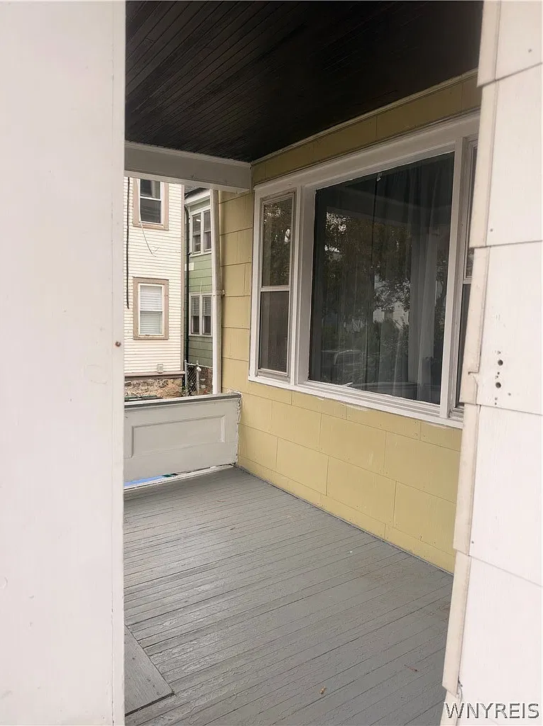 3 bed, 1.0 bath, 2376 sqft, $1,800 — Photo 2