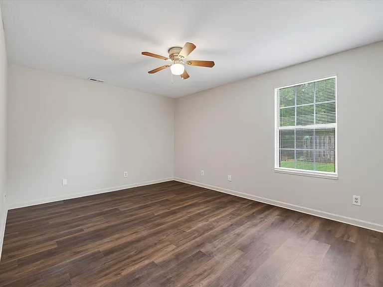 Waters Edge Drive-1851 (x4) — Photo 14