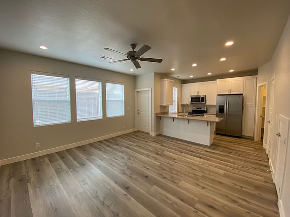 2nd image of 530 E Goldline Dr