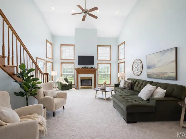 718 Willow Brook Dr, Farmington, MO 63640
