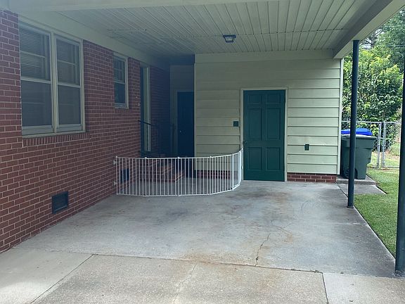 3rd image of 2803 Crockett Dr