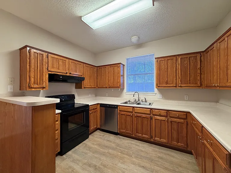 2937 Kessler Dr — Photo 3
