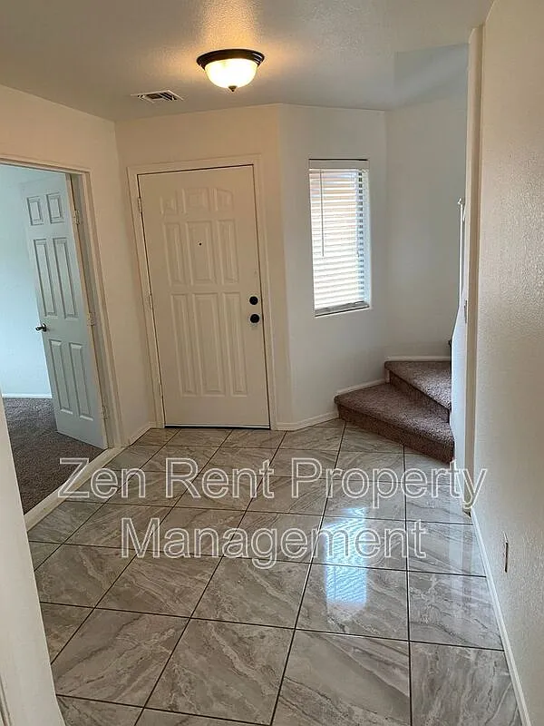 4 bed, 2.5 bath, 2186 sqft, $2,095 — Photo 2