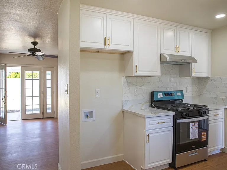 10740 Coloma St — Photo 5