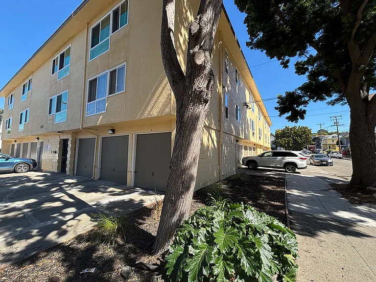 650 East 17th Street — Photo 11