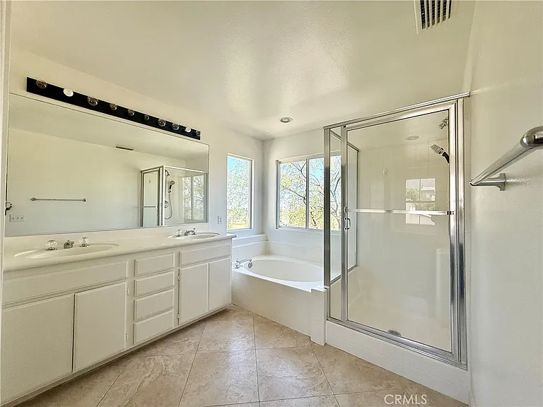 309 Lydia Ln — Photo 14