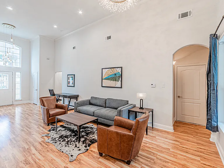 4224 Las Brisas Dr — Photo 4