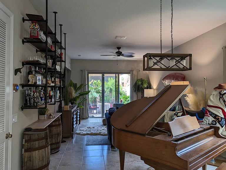 725 Simeon Dr — Photo 6