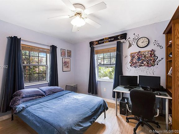 5th image of 920 Venetia Ave