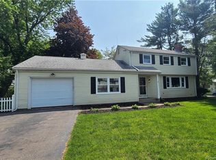 18 Valley Crest Dr, West Hartford, CT 06110