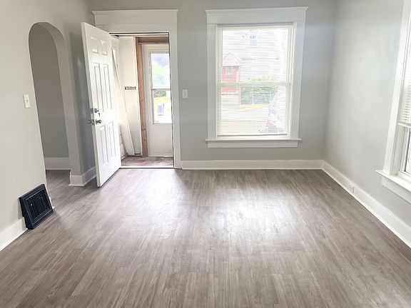 5th image of 820 Wayne St #1