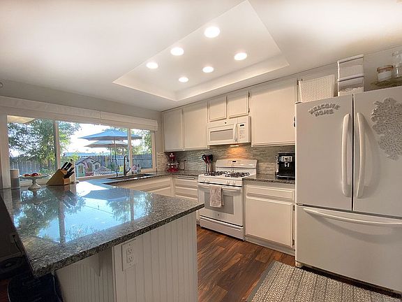 2nd image of 869 Montview Dr