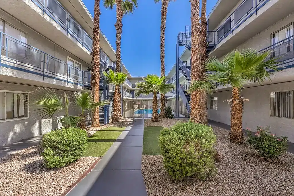 Palm Garden — Photo 1