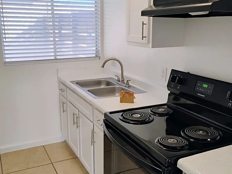 924 W Cinnabar Ave #4 — Photo 6
