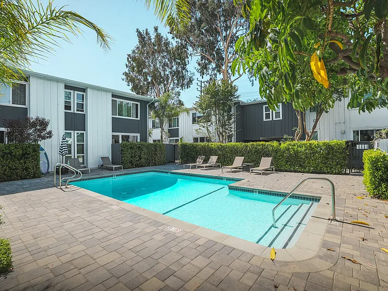 12659 Moorpark St — Photo 5