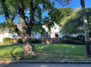 12 Emerald Ln, Huntington Station, NY 11746