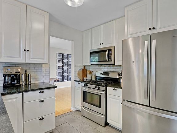 Kitchen - Granite counter tops, updated appliances.