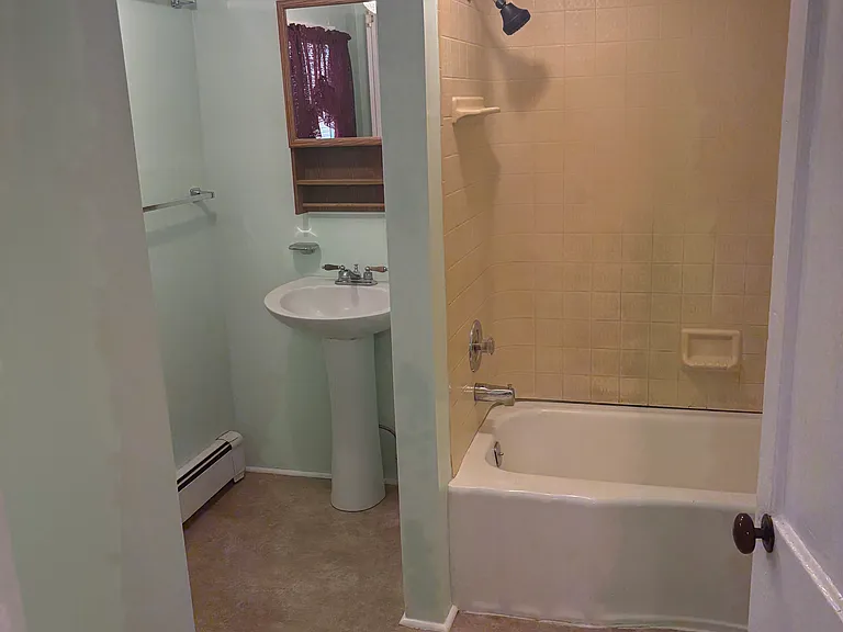 258 Locust St #1 — Photo 8