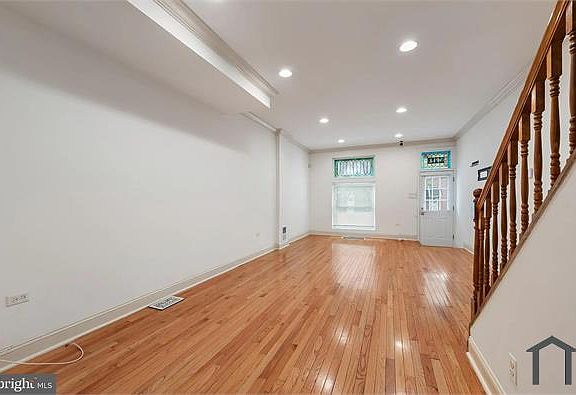 5th image of 411 N Kenwood Ave