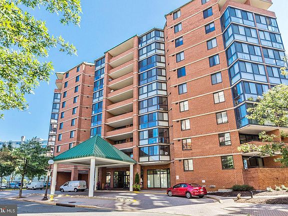 2nd image of 1001 N Randolph St APT 1003
