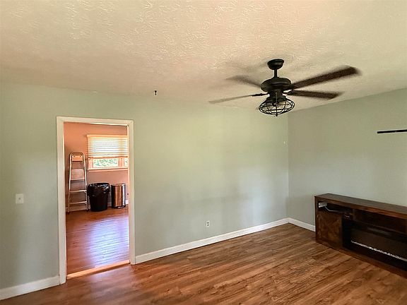 4th image of 378 Castle Heights Rd