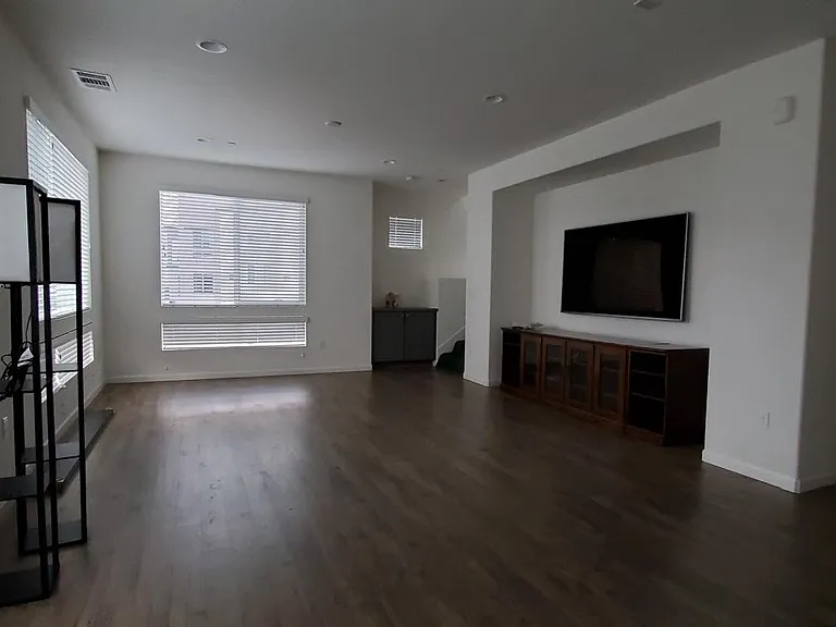 372 Reading Pl — Photo 5