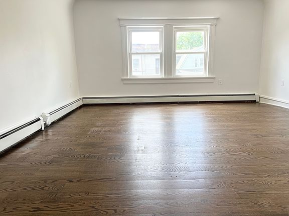 2nd image of 217 6th Ave W #B