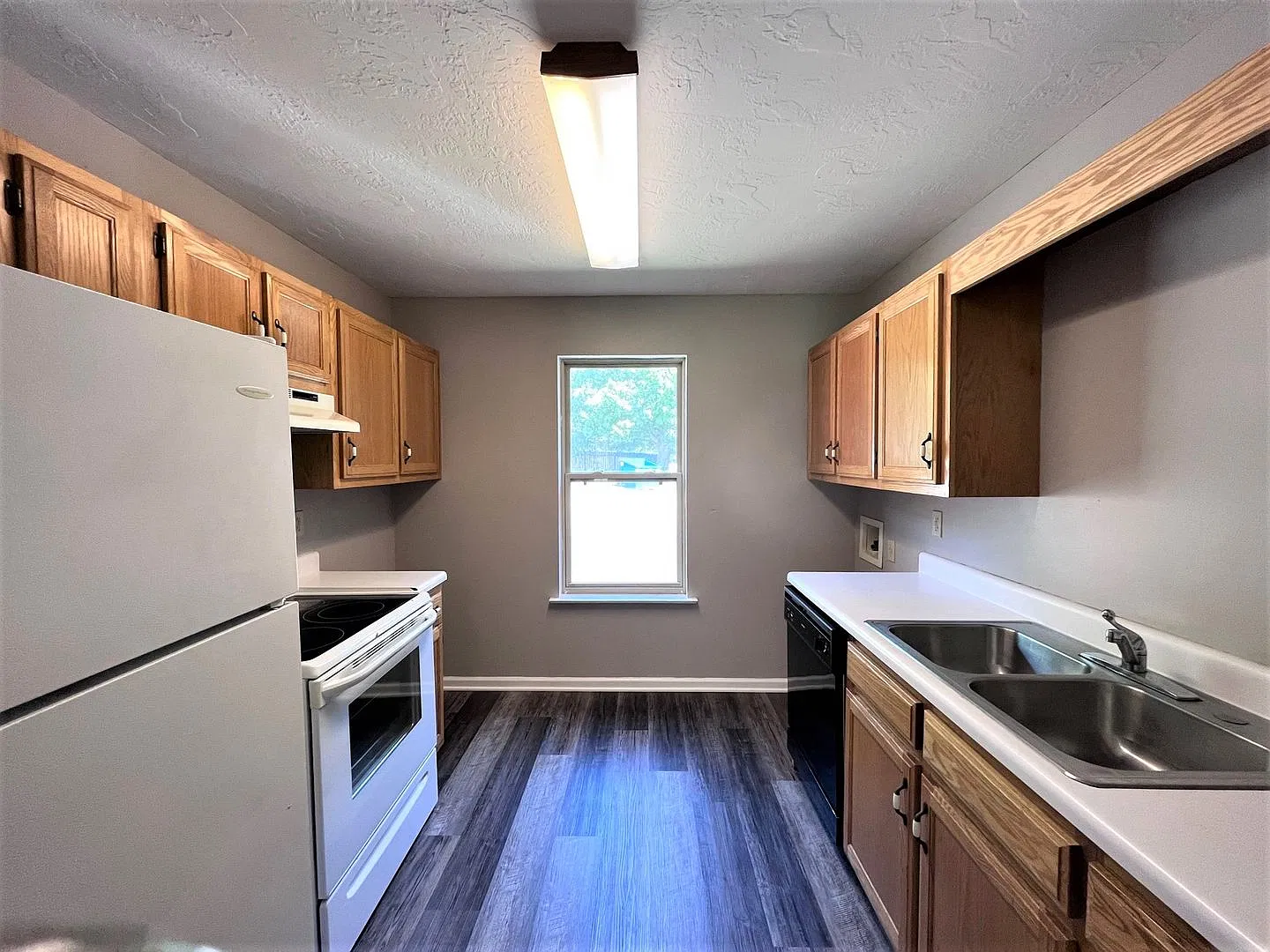 University Place 2- Charming Townhouse Apartment — Photo 4