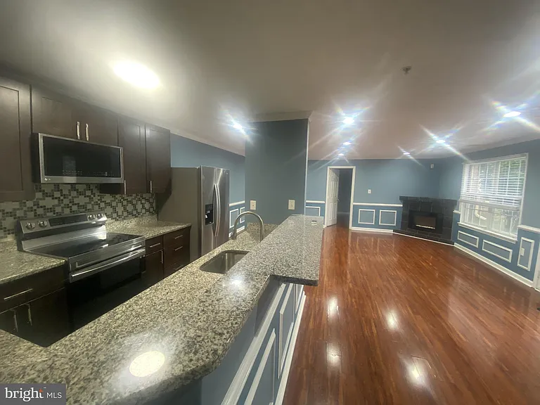 9720 Lake Pointe Ct #102 — Photo 17