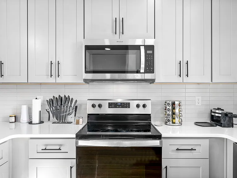 700 N Dupont Ave #322 — Photo 3