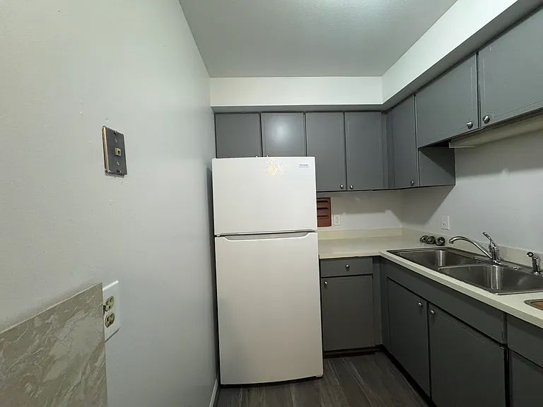 741 N Macomb St #8 — Photo 6