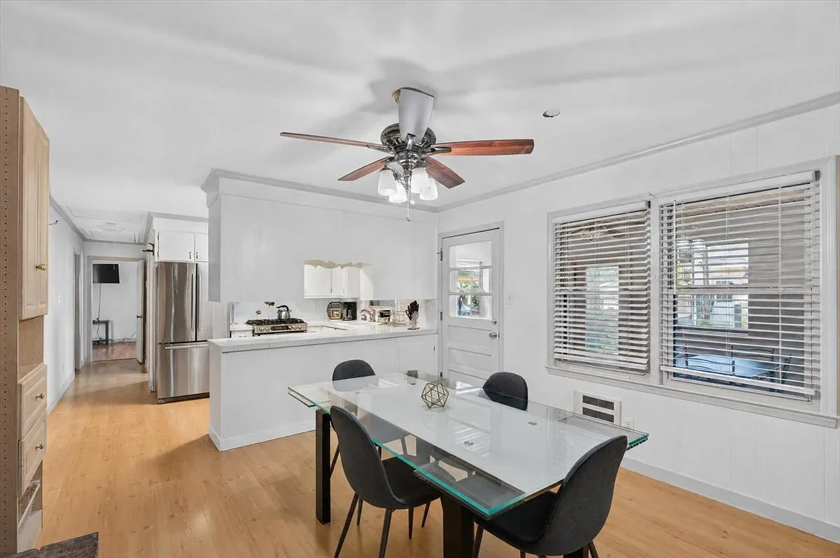 3 bed, 1566 sqft, $3,000 — Photo 4