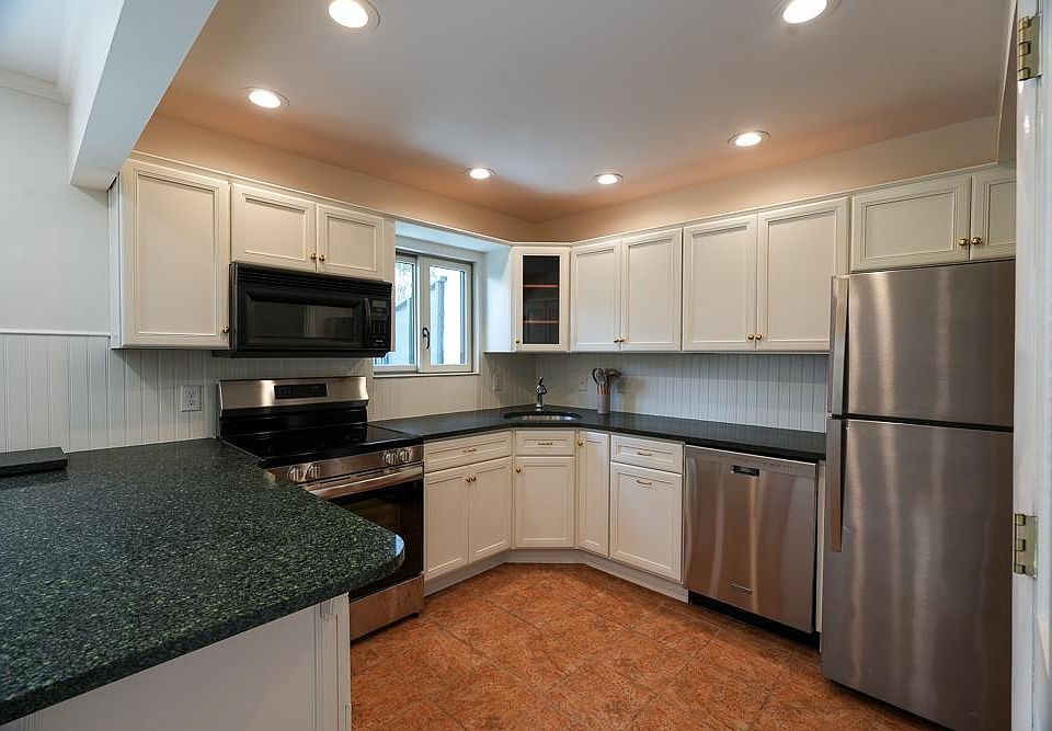 Lovely bright kitchen with updated appliances.