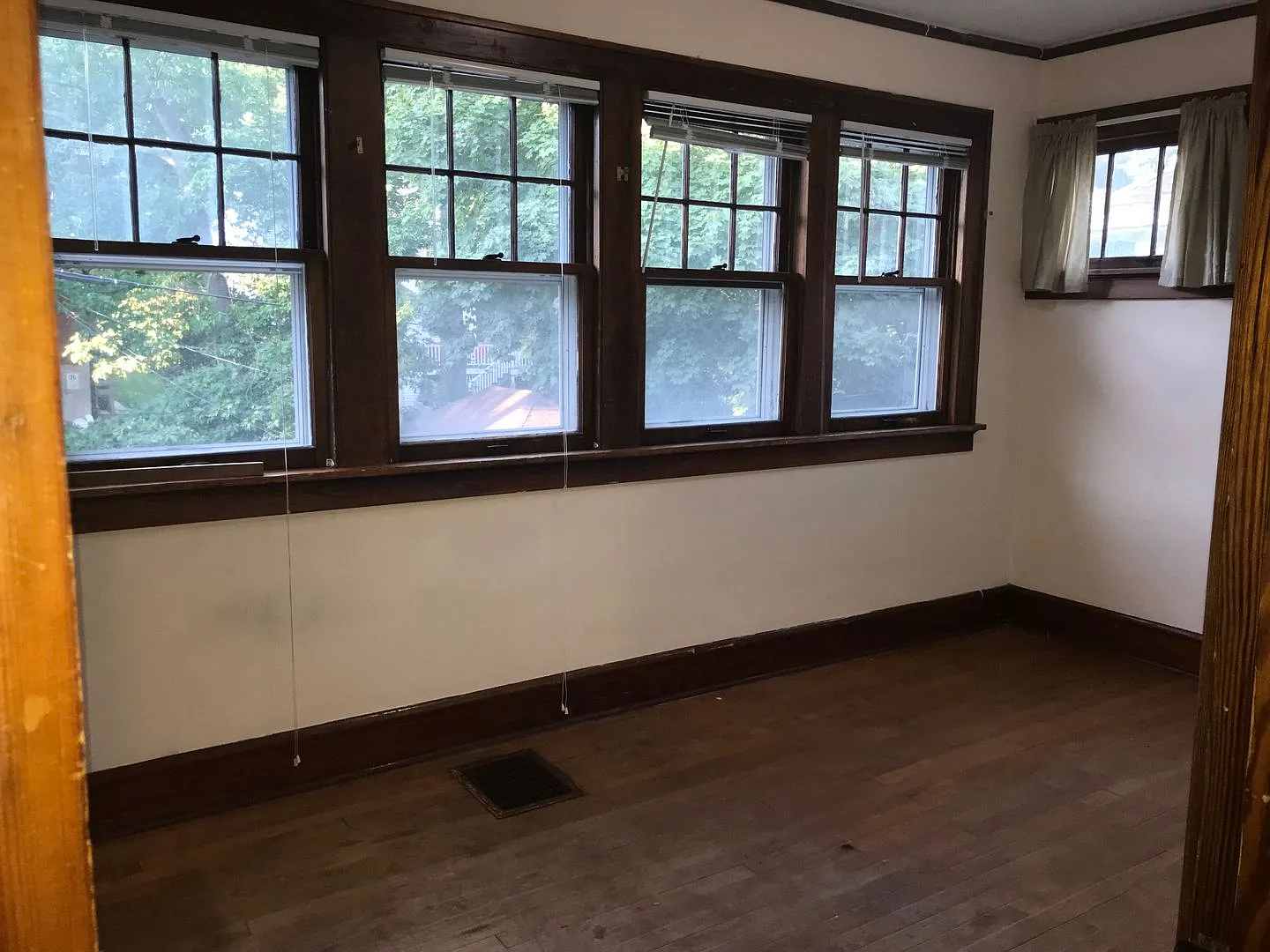 2021 University Ave — Photo 3