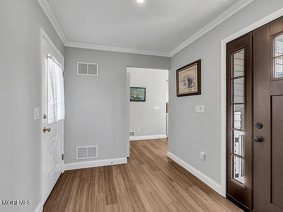 3rd image of 2137 Locust Rd