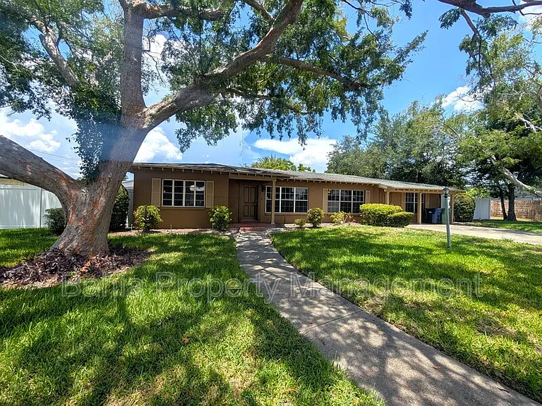808 N Macdill Ave — Photo 2