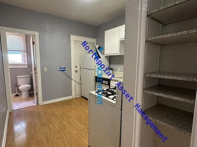 1401 F St #3 — Photo 6