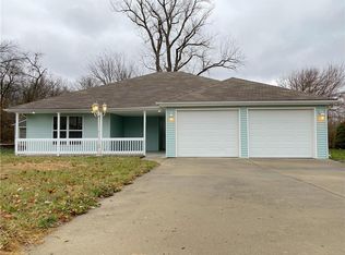 1203 Echo Ridge St, Buckner, MO 64016