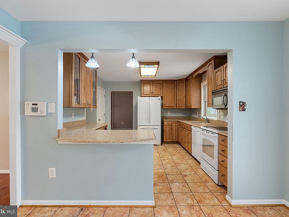 4th image of 4084 Braxton Rd