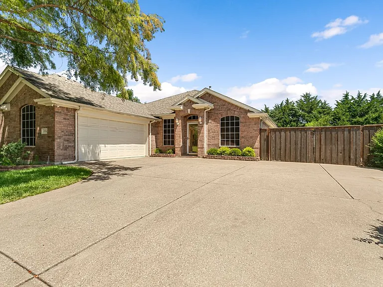 1711 Grand Canyon Way — Photo 2