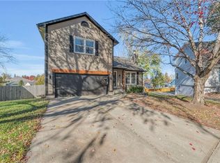 2221 NW Cove Ct, Blue Springs, MO 64015