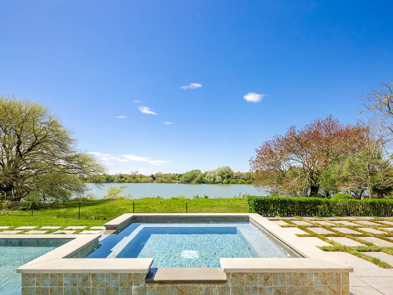 Extraordinary Waterfront Estate, Bridgehampton South — Photo 2