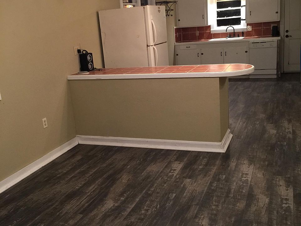 2nd image of 9470 Island Rd
