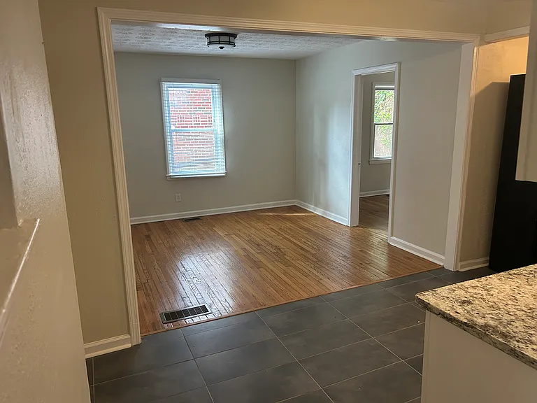 405 E Deckner Ave SW — Photo 7