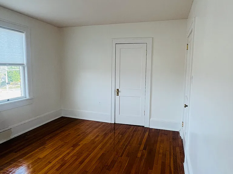 812 Tyler Ave #6 — Photo 3